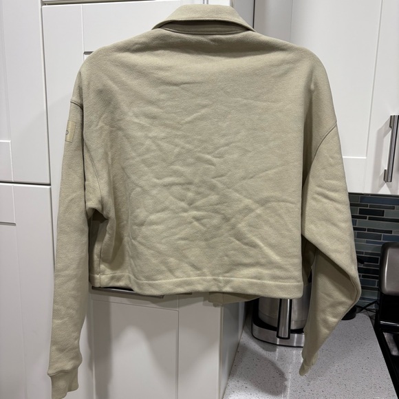 ALO Yoga Renown Cropped button down jacket - Picture 11 of 11